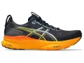 Czarny but biegowy Asics GEL-Kayano 32 z pomarańczową podeszwą. Asics to znana firma produkująca sprzęt sportowy.