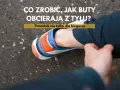 Co zrobić, jak buty obcierają z tyłu? Poradnik nie tylko dla biegaczy. Widoczna otarta pięta i kolorowy but sportowy.