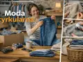 Kobieta z uśmiechem przegląda ubrania, pokazując, że moda cyrkularna to nowy trend. Widać też odświeżanie swetrów i kosz z ubraniami.