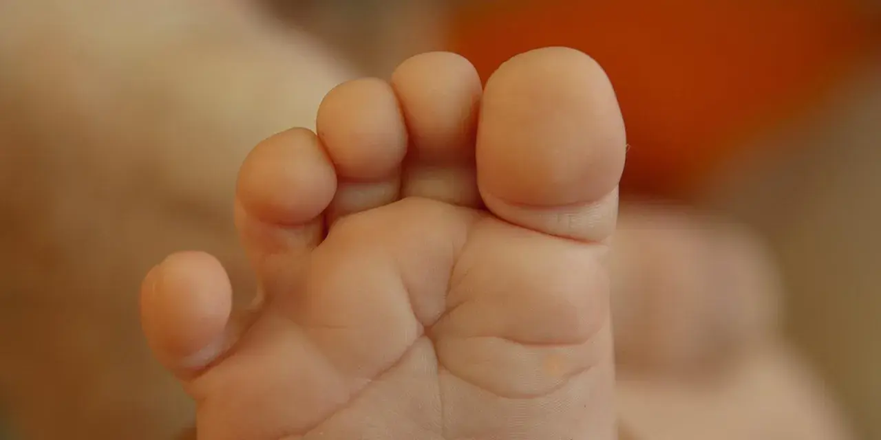 Malutka stópka, 13,5 cm jaki to rozmiar buta dla niemowlaka?