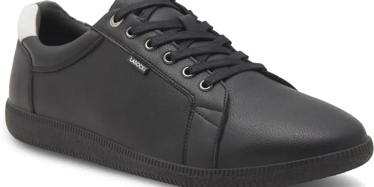 Czarny, skórzany męski sneaker Lasocki. Idealny do sprawdzenia w tabeli rozmiarów męskie.