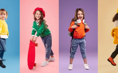 Cztery dziewczynki w modnych stylizacjach. Rozmiar 152 pasuje na wiek ok. 10-12 lat.