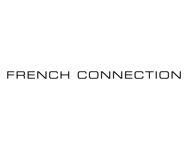 Logo marki French Connection. To brytyjska marka odzieżowa znana z modnych ubrań i akcesoriów.