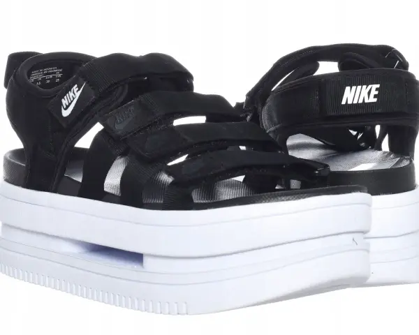 Czarne sandały Nike na grubej, białej podeszwie. Idealne na lato, sprawdzają się w każdej sytuacji. Us 2 jaki to rozmiar?