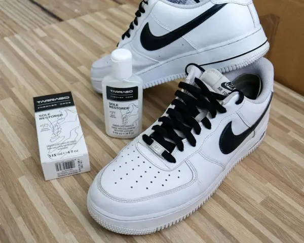 Jak skutecznie wybielić zżółknięte buty Nike Air Force i przywrócić ich blask