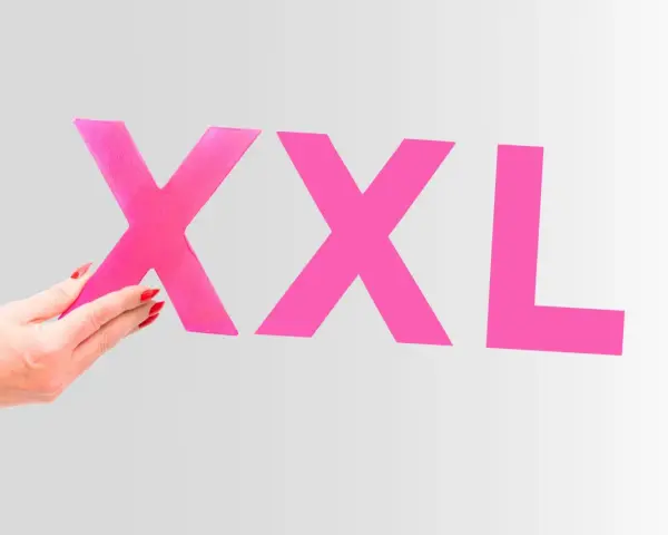 Dłoń z czerwonymi paznokciami trzyma literę "X", obok widnieją kolejne litery "XXL". Czy to rozmiar 50 jaki to rozmiar damski?