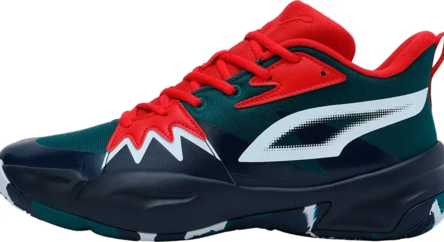 But sportowy Puma w kolorach granatowym, zielonym i czerwonym z białym logo.