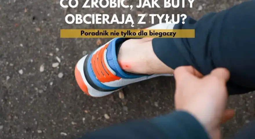 Co zrobić, jak buty obcierają z tyłu? Poradnik nie tylko dla biegaczy. Widoczna otarta pięta i kolorowy but sportowy.