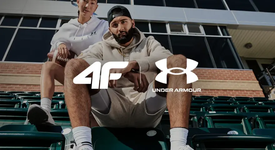Para sportowców w strojach Under Armour, marki znanej z innowacyjnej odzieży sportowej.