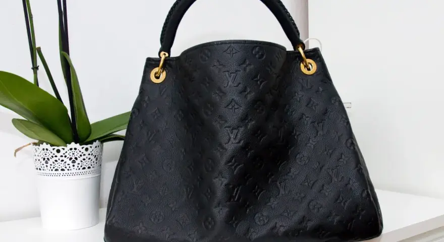 Z czego wykonane są torebki Louis Vuitton? Odkryj materiały i jakość