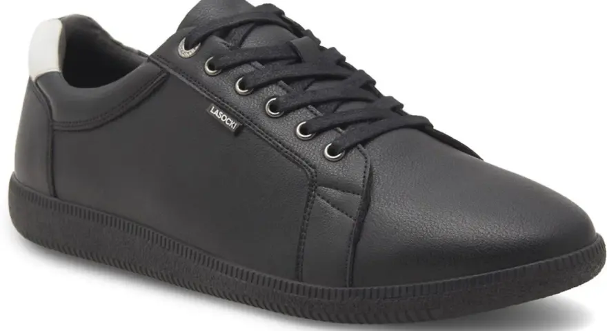 Czarny, skórzany męski sneaker Lasocki. Idealny do sprawdzenia w tabeli rozmiarów męskie.