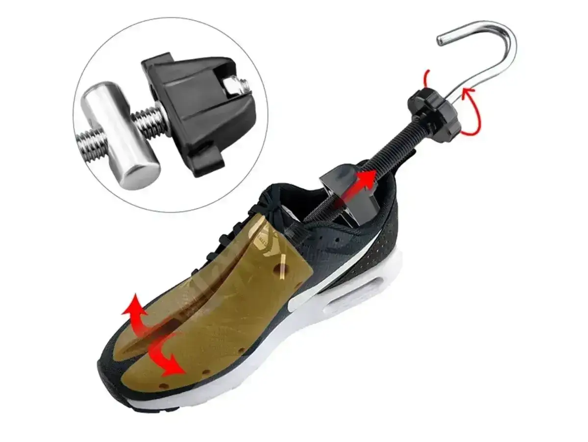 Urządzenie do rozciągania butów, pokazujące, jak rozciągnąć trampki. Wkładka rozszerza but, a mechanizm śrubowy pozwala na regulację.